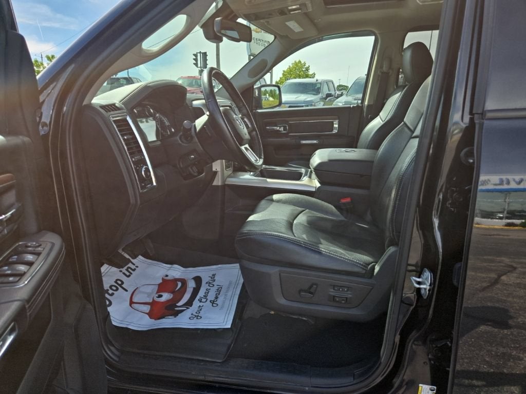 2018 RAM 1500 Laramie Crew Cab 4x4 5'7" Box