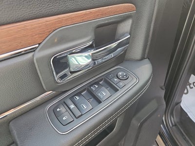 2018 RAM 1500 Laramie Crew Cab 4x4 5'7" Box