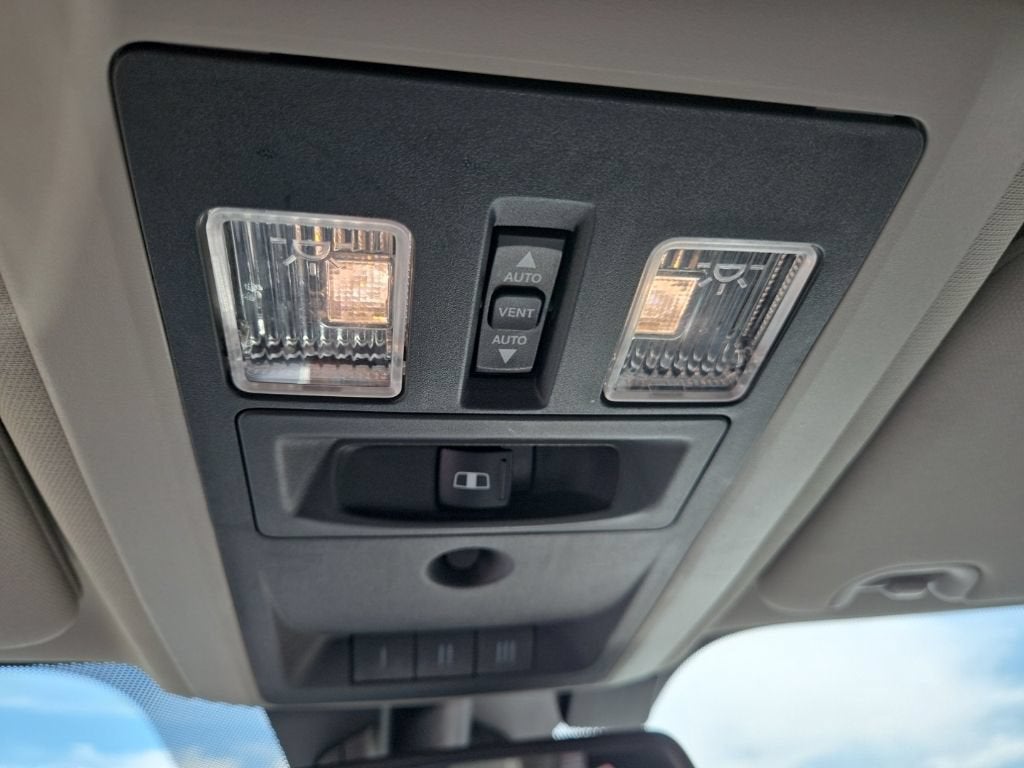 2018 RAM 1500 Laramie Crew Cab 4x4 5'7" Box
