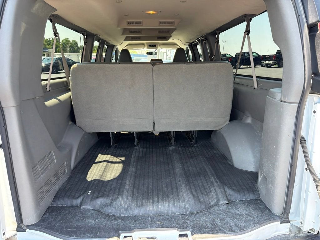 2023 Chevrolet Express Passenger 3500 1LS