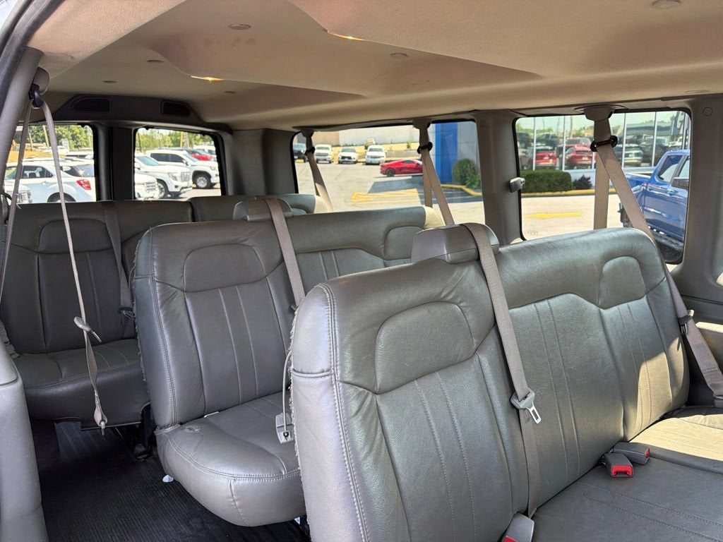 2023 Chevrolet Express Passenger 3500 1LS