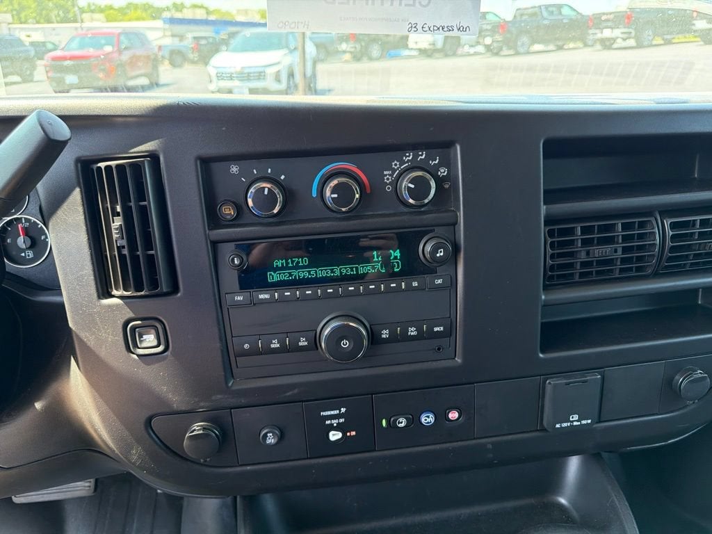 2023 Chevrolet Express Passenger 3500 1LS