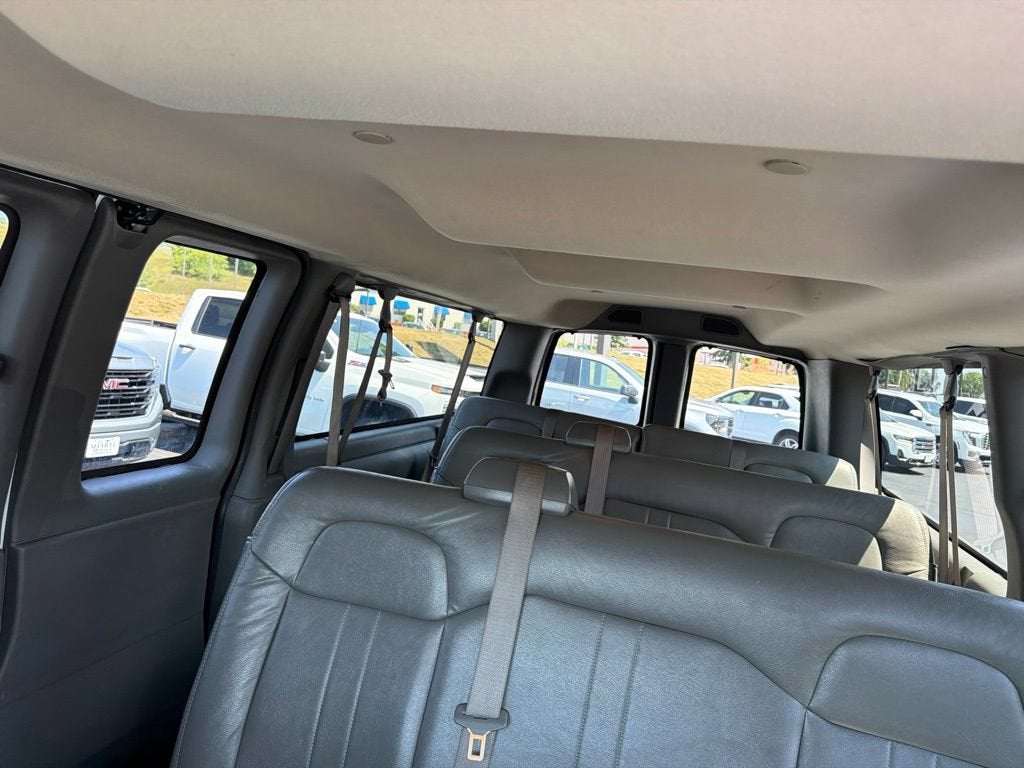 2023 Chevrolet Express Passenger 3500 1LS