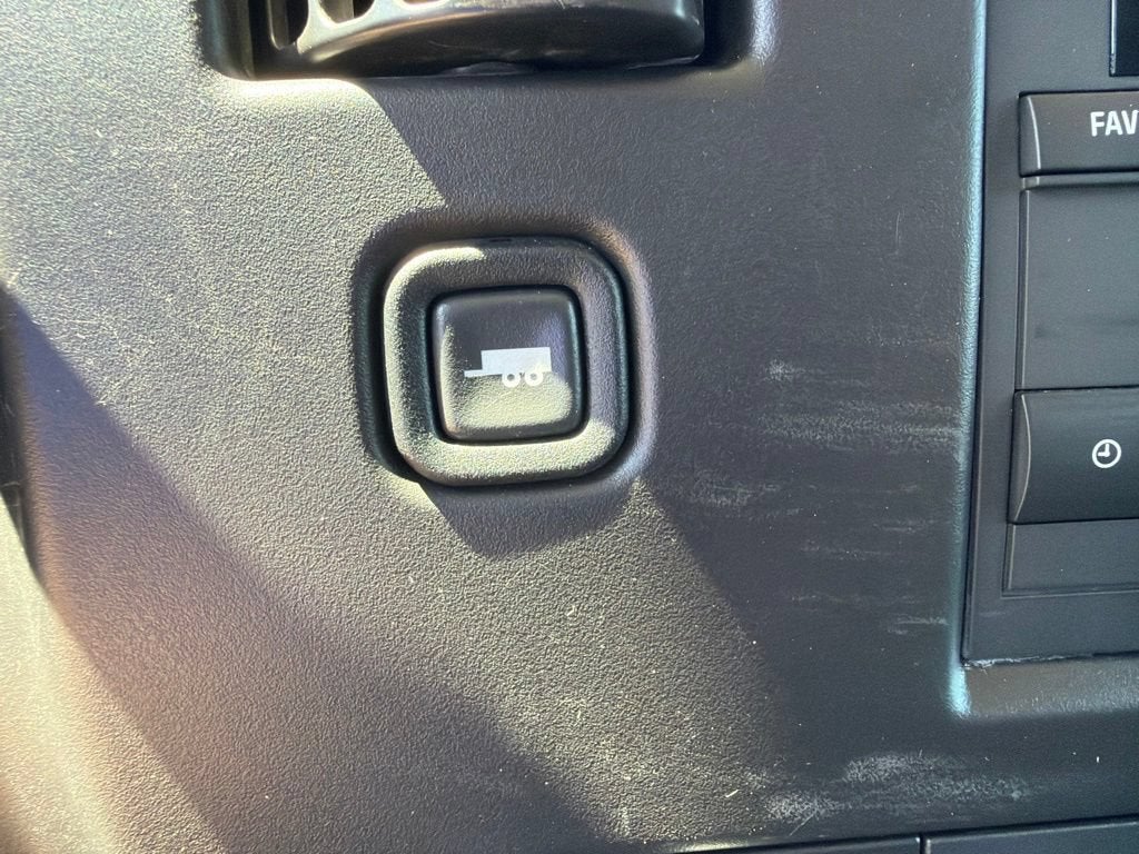 2023 Chevrolet Express Passenger 3500 1LS