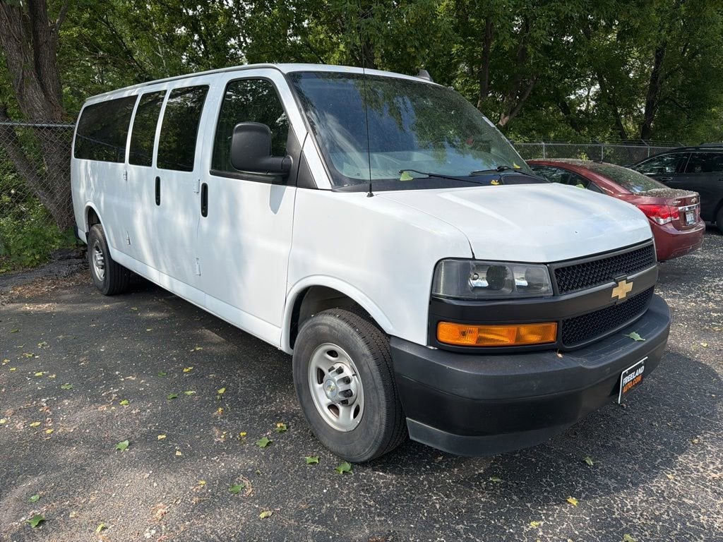 2023 Chevrolet Express Passenger 3500 1LS