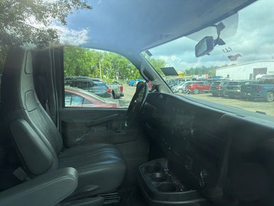 2023 Chevrolet Express Passenger 3500 1LS