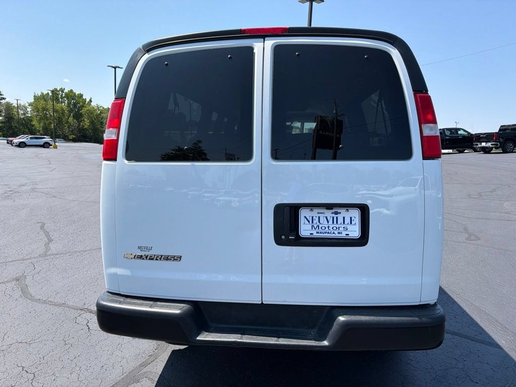2023 Chevrolet Express Passenger 3500 1LS