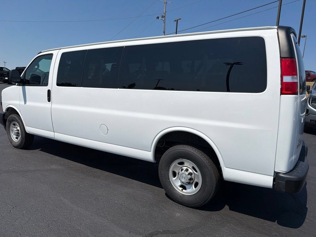 2023 Chevrolet Express Passenger 3500 1LS