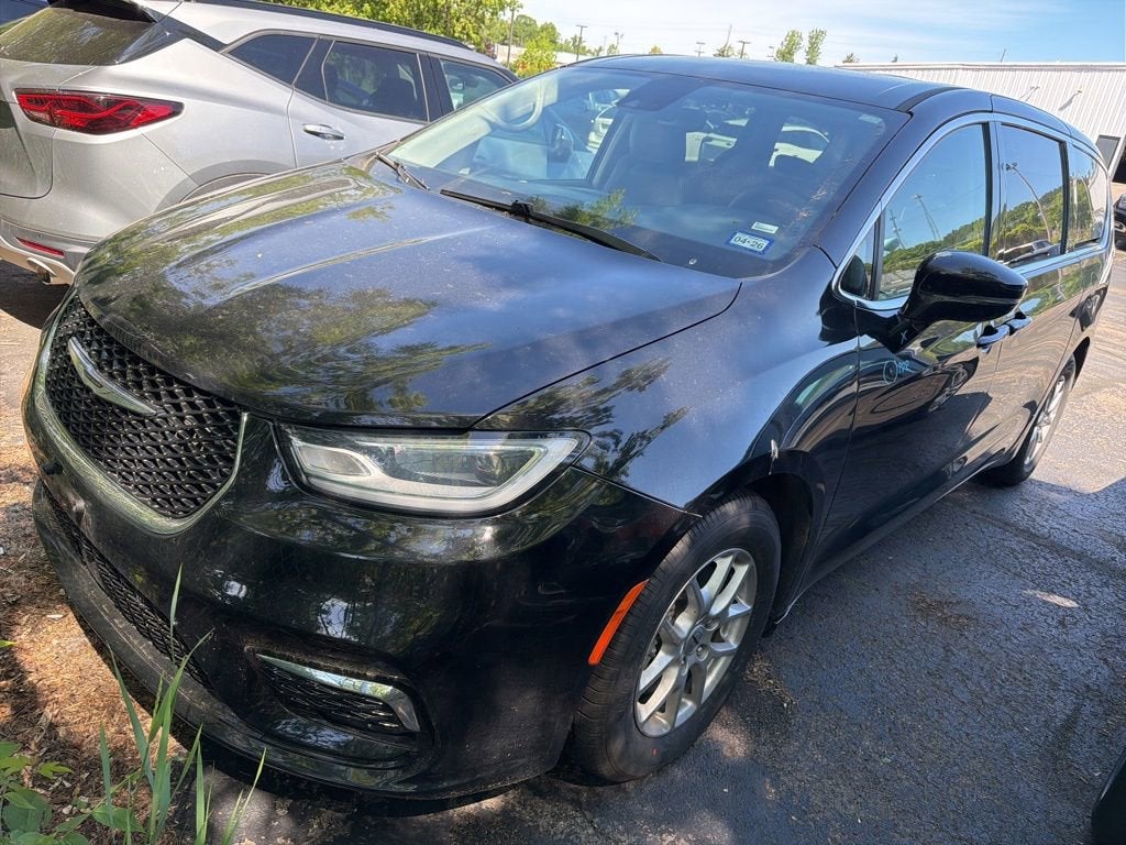 2024 Chrysler Pacifica Touring L's photo