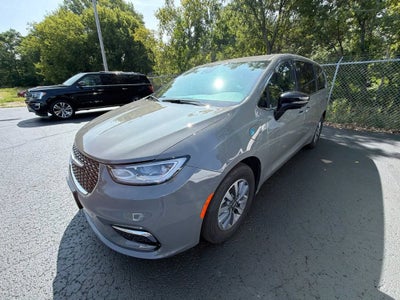 2025 Chrysler Pacifica Hybrid Select