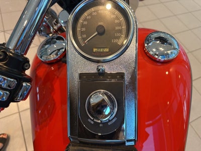 2006 HARLEY-DAVIDSON FLSTCI Base