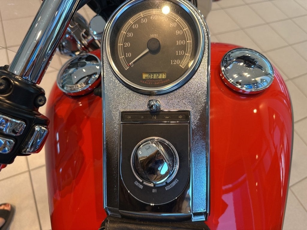 2006 HARLEY-DAVIDSON FLSTCI Base