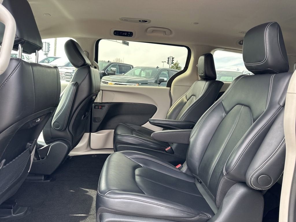 2023 Chrysler Pacifica Hybrid Touring L