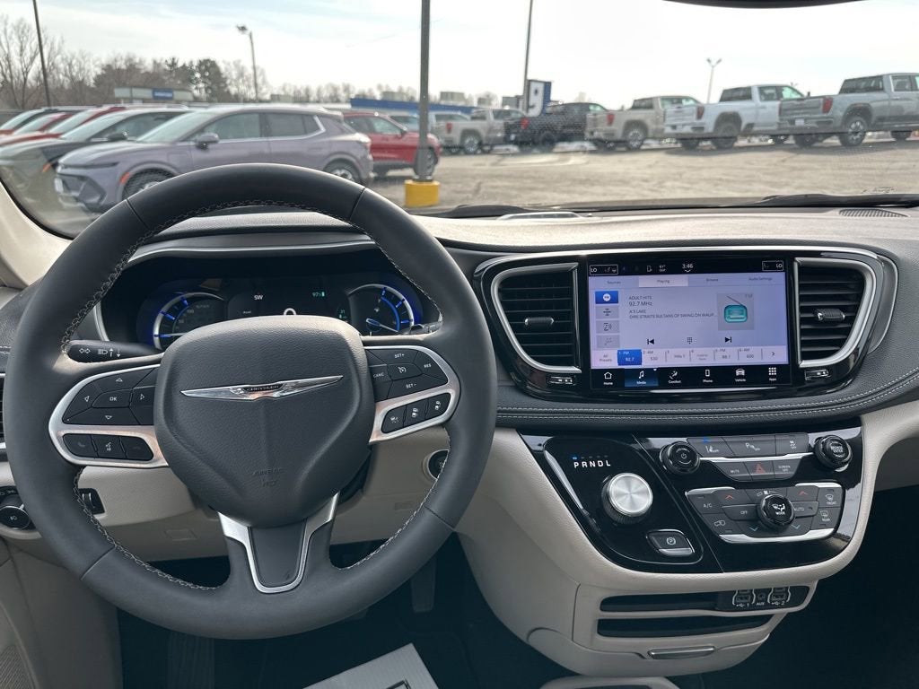 2023 Chrysler Pacifica Hybrid Touring L