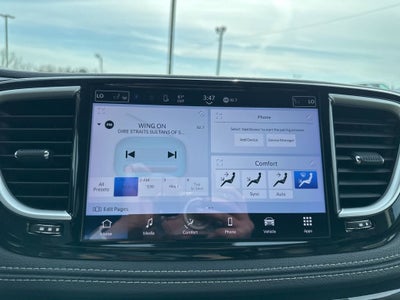 2023 Chrysler Pacifica Hybrid Touring L