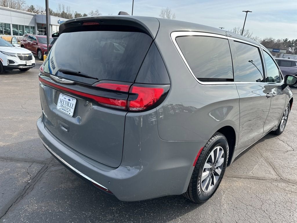 2023 Chrysler Pacifica Hybrid Touring L