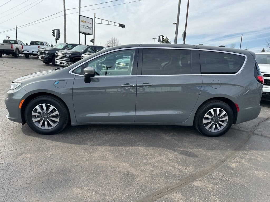 2023 Chrysler Pacifica Hybrid Touring L